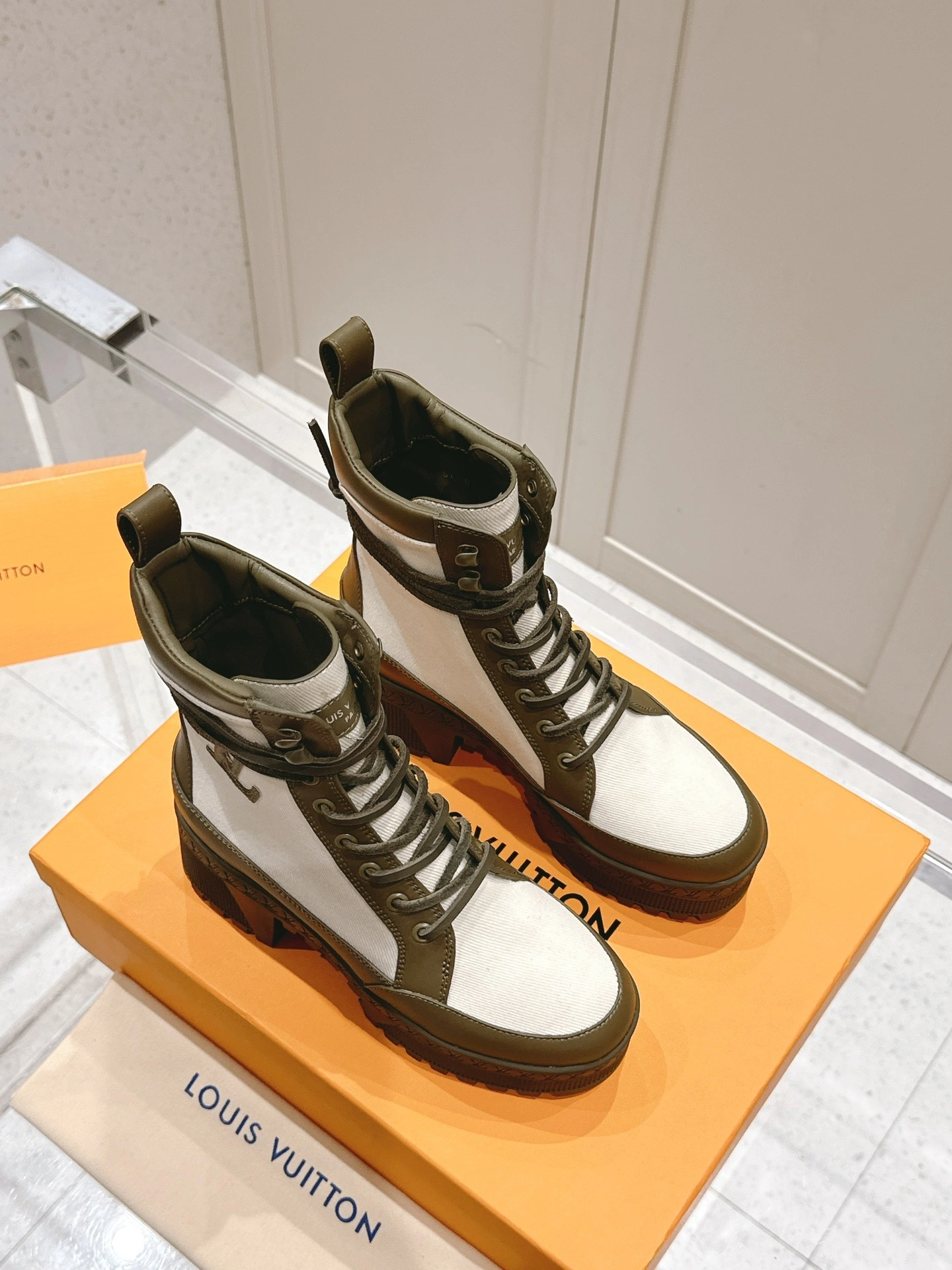COCO-- 8V 1AD9ZB Heel height：7CM Waterproof：3.5CM cowhide item:D-X555L1902